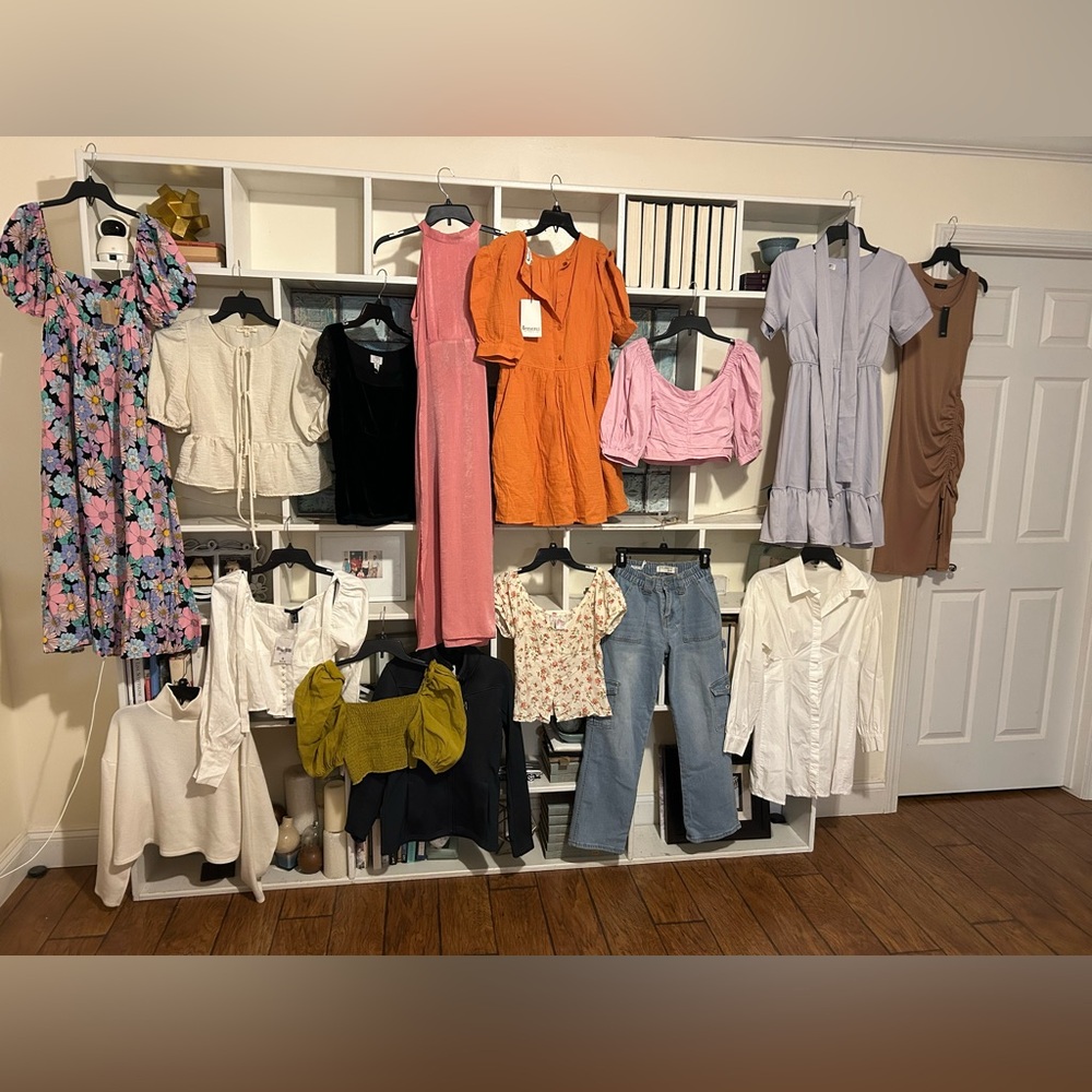 HUGE CLOTHING BUNDLE Lot #6